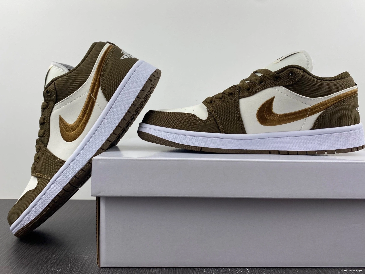 Low Jordan Olive (W) 1 DV0426-301 Light - SE 0910